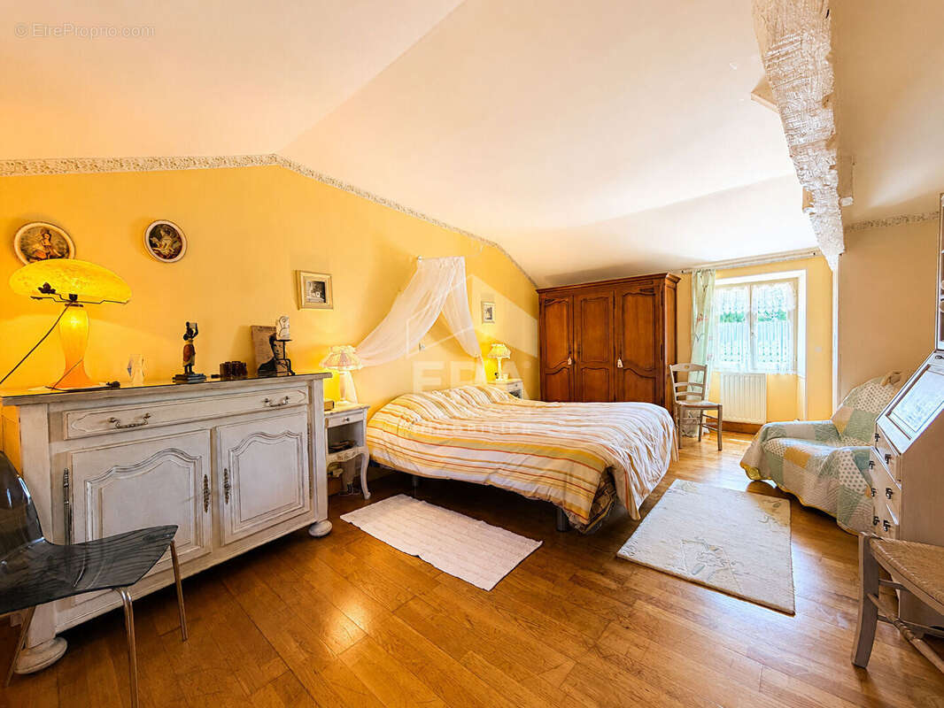 Maison 150m² à chazelles - photo 11