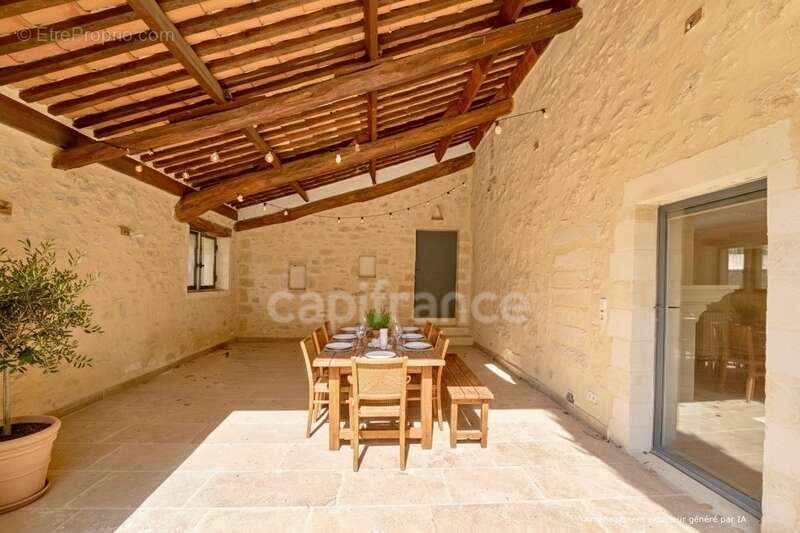 Á UZES (30) Propriété d’Exception à Deux Pas de la Place aux Herbes - photo 4