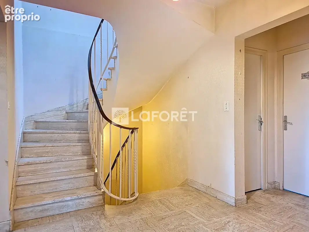 MAISON DE BOURG - LE RHEU - 8 pièces, 5 chambres - 187 m2 - Parcelle 566 m2 - photo 6