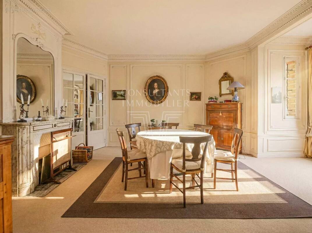 Appartement à PARIS-16E