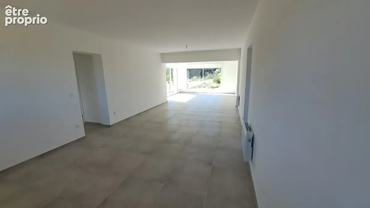 Villa d'environ 90m2 et 1 batiment annexe - photo 5