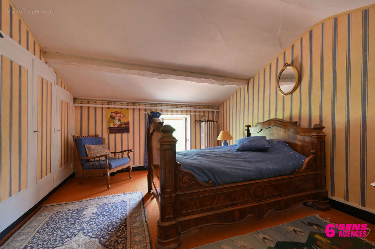 Maison à CHARBONNIERES-LES-BAINS