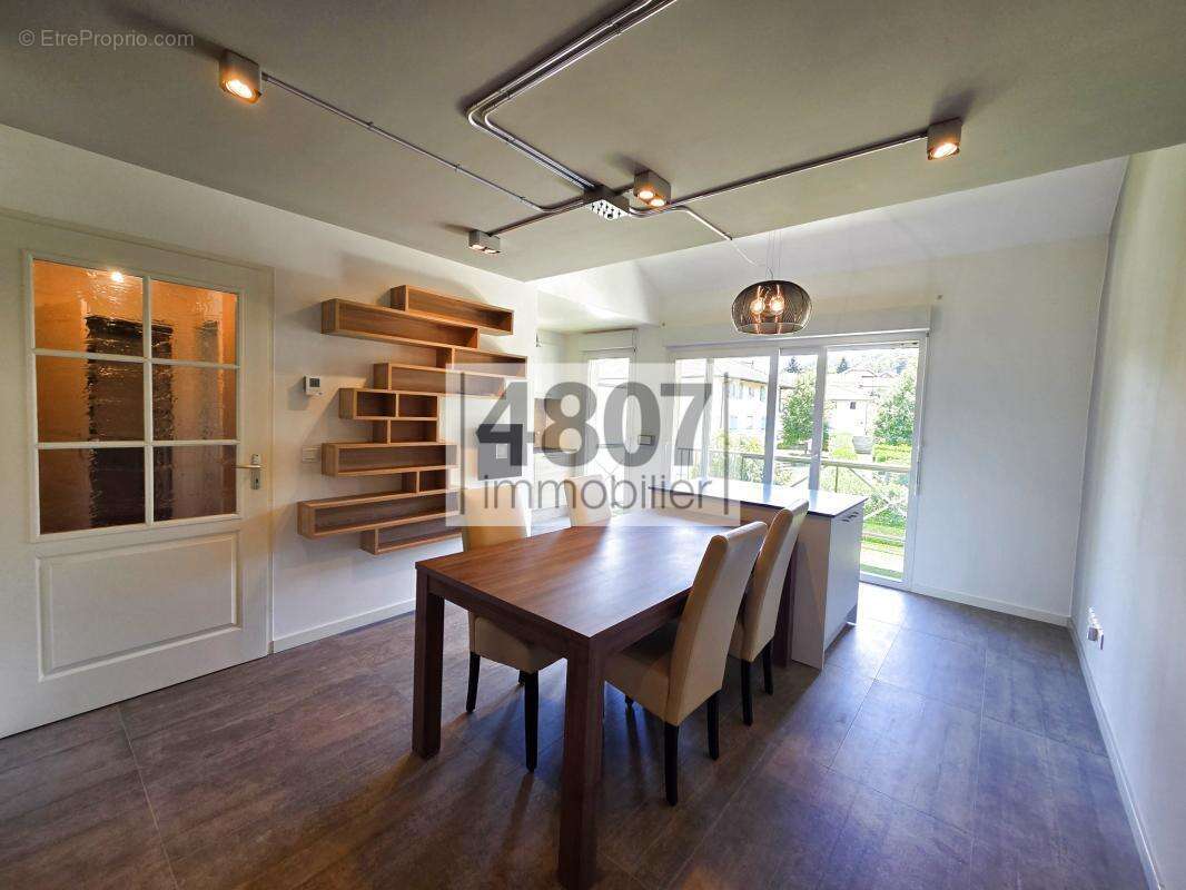LA MURAZ -  Grand T2 duplex avec garage et balcon - photo 3
