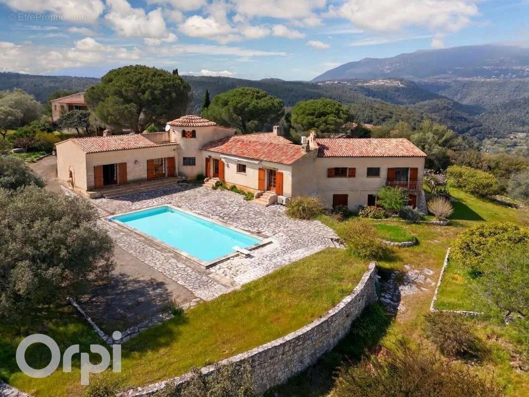 Maison à ROQUEFORT-LES-PINS