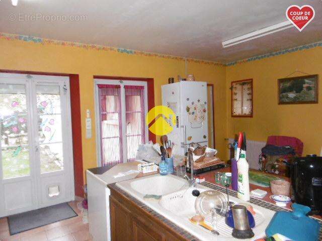 Maison à FONTGOMBAULT