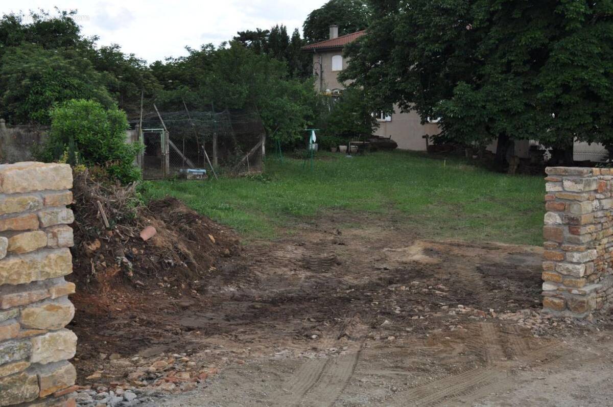 Terrain à LACHASSAGNE