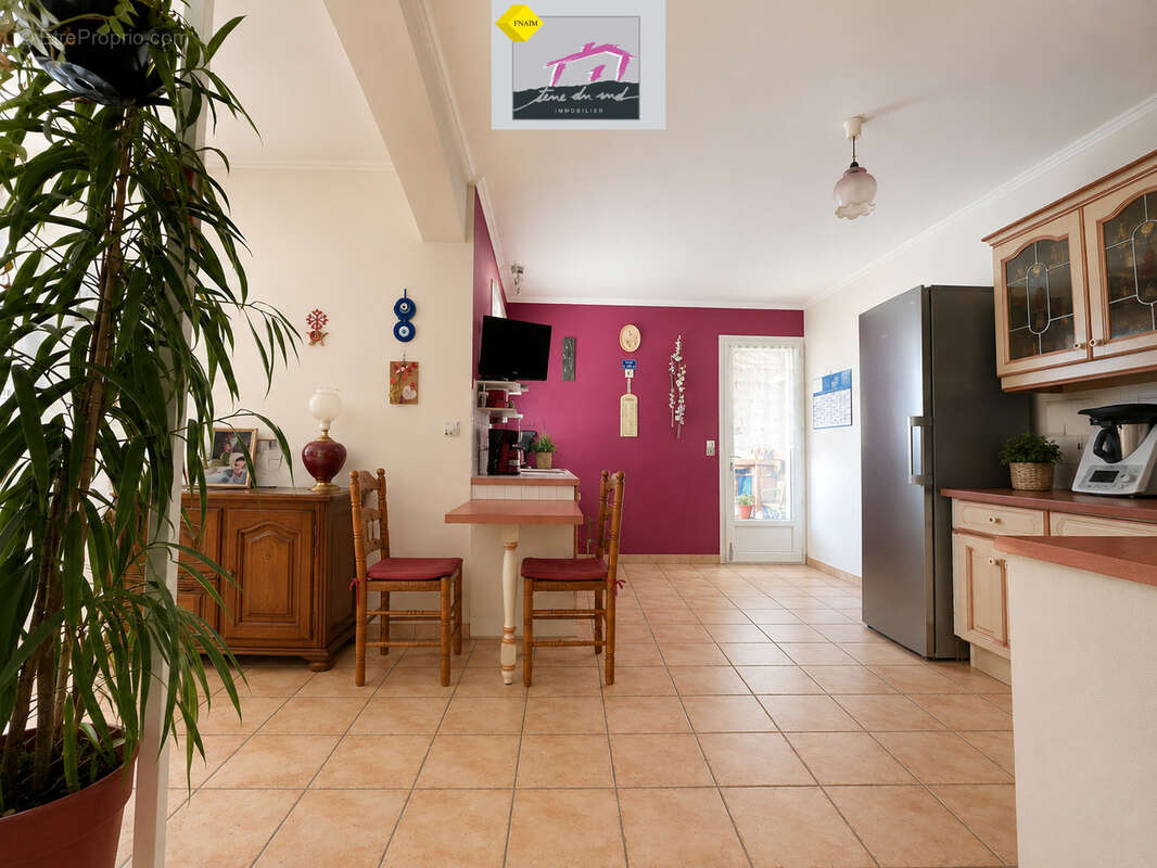 Maison de plain-pied avec Garage, jardin et piscine - photo 5