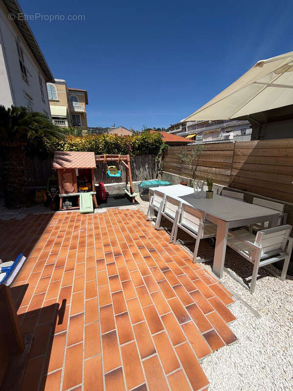 NICE   T1 bis en rez-de-jardin avec terrasse exceptionnelle, piscine et barbecue - photo 4