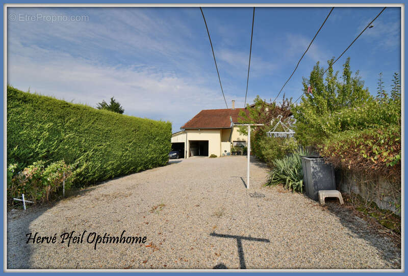 Une maison familiale avec cachet et prestations rénovées-5 pièces ; 135m² sur 1000m² de terrain - photo 8