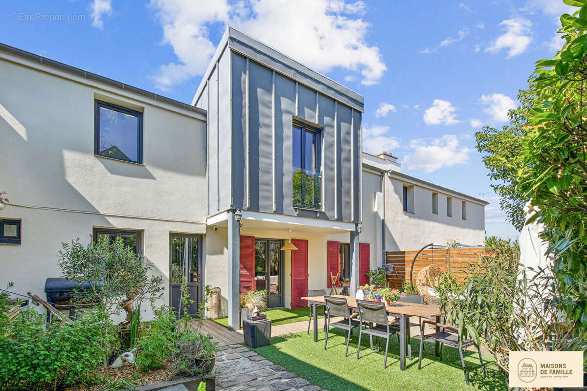 Maison à SAINT-NOM-LA-BRETECHE