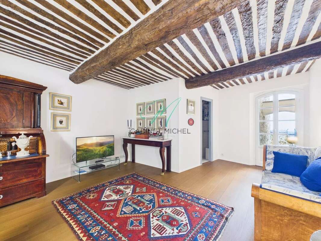 Appartement à CHATEAUNEUF-GRASSE