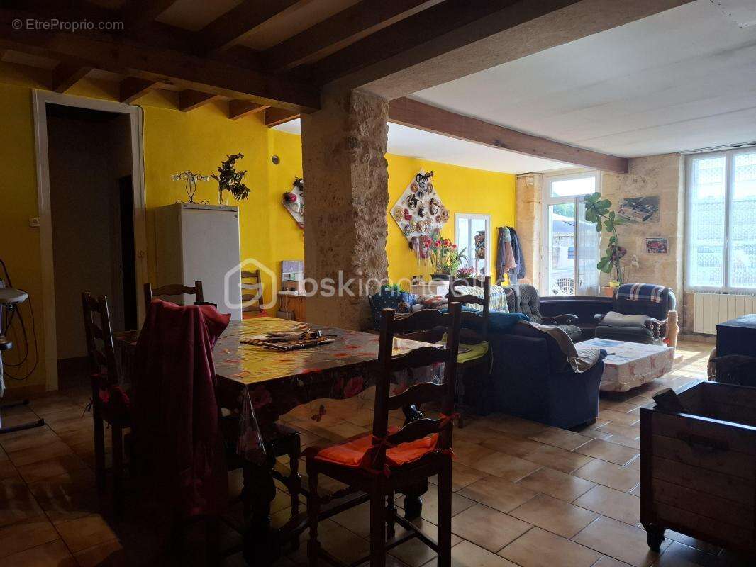 Maison à PUJOLS