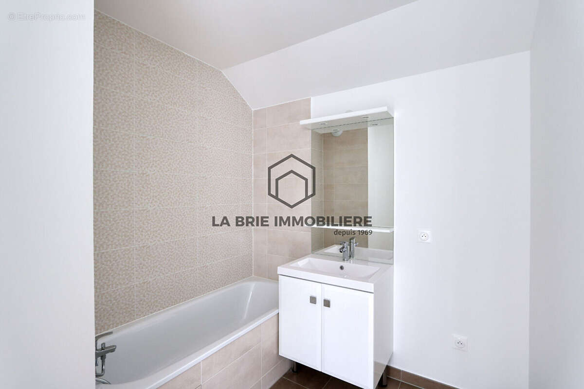 Appartement à EMERAINVILLE