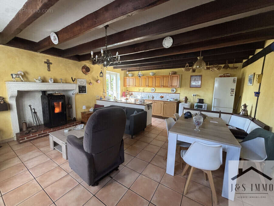 Maison à SAINT-COUTANT