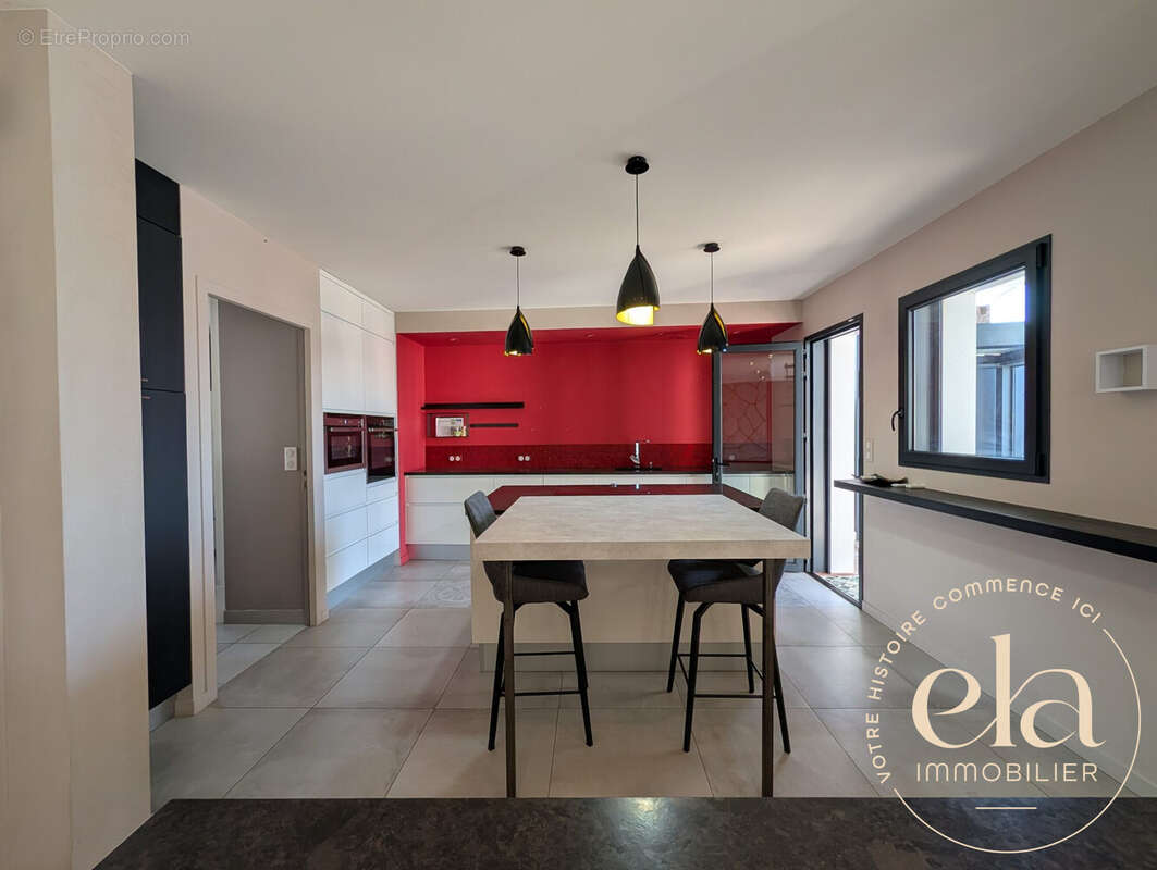 Maison 179 m² à Saint-Gilles-Croix-De-Vie  - photo 5