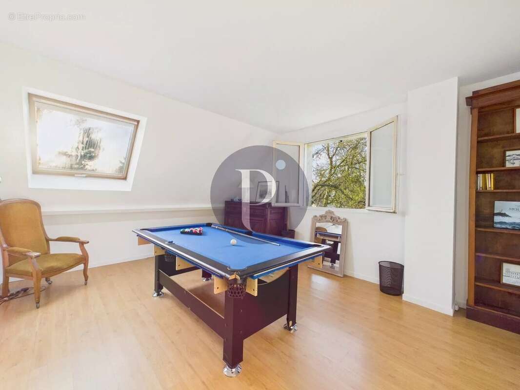 Maison à VERRIERES-LE-BUISSON