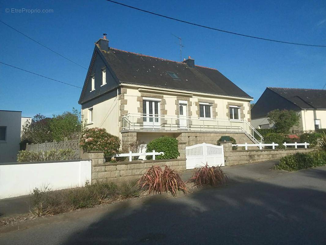 Maison à MALGUENAC