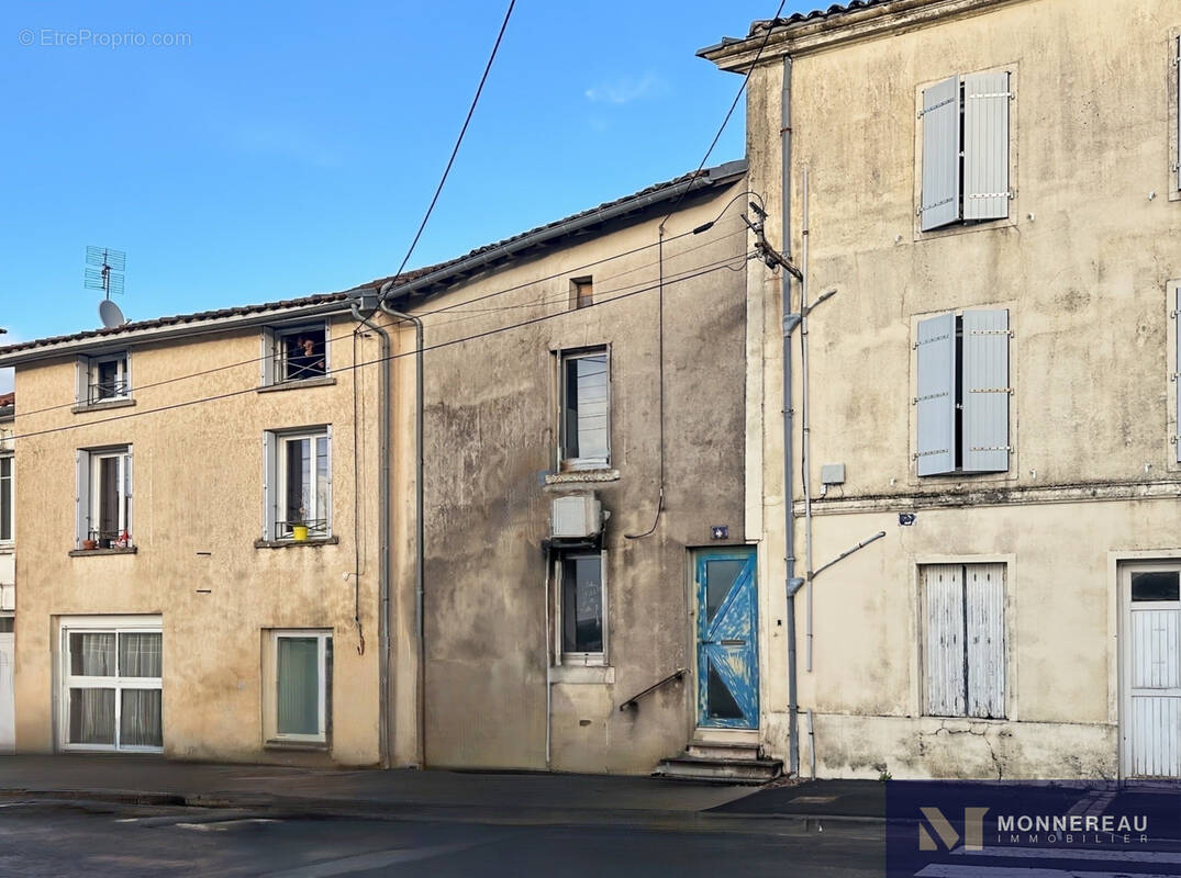 Maison à BARBEZIEUX-SAINT-HILAIRE