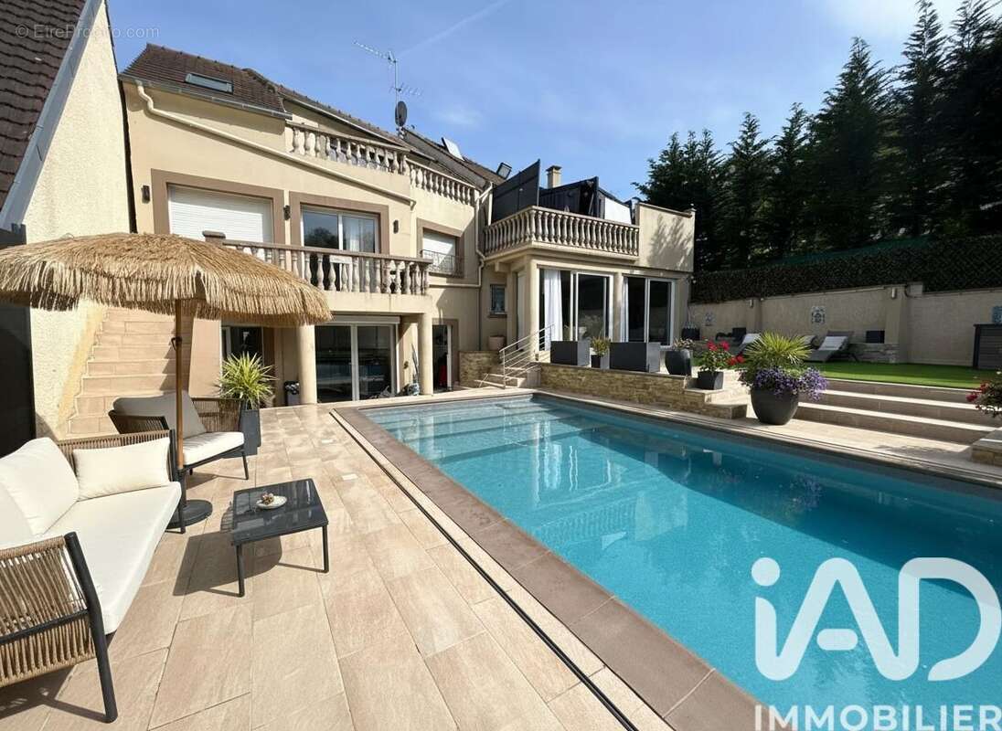 Maison 200 m² à Nerville-La-Foret  - photo 2