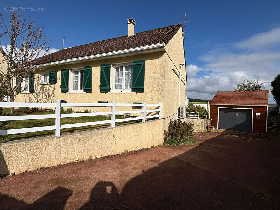 Maison à VILLENEUVE-LES-SABLONS