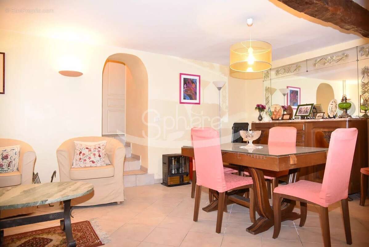 Maison à CONILHAC-DE-LA-MONTAGNE