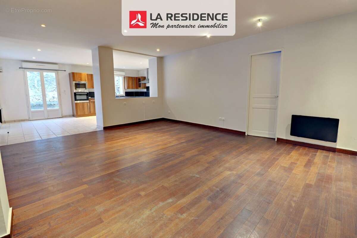 Maison à MAURECOURT