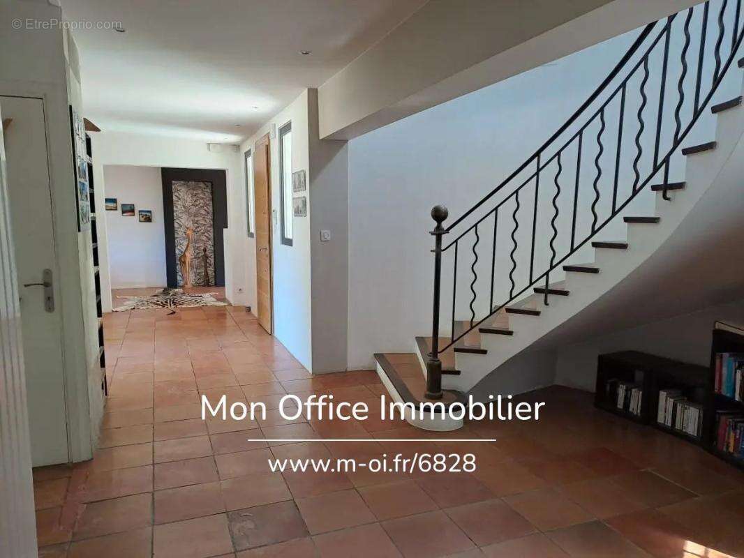 Référence : 6828-VCL. - Maison avec 6 chambres dont studio indépendant - Jardin paysager piscine garage - 13 100 AIX - photo 18