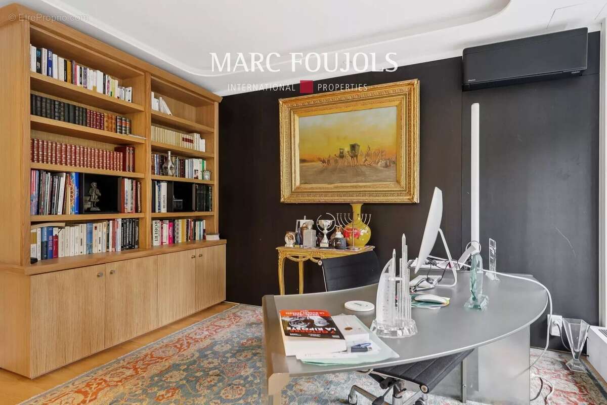 Appartement à PARIS-16E