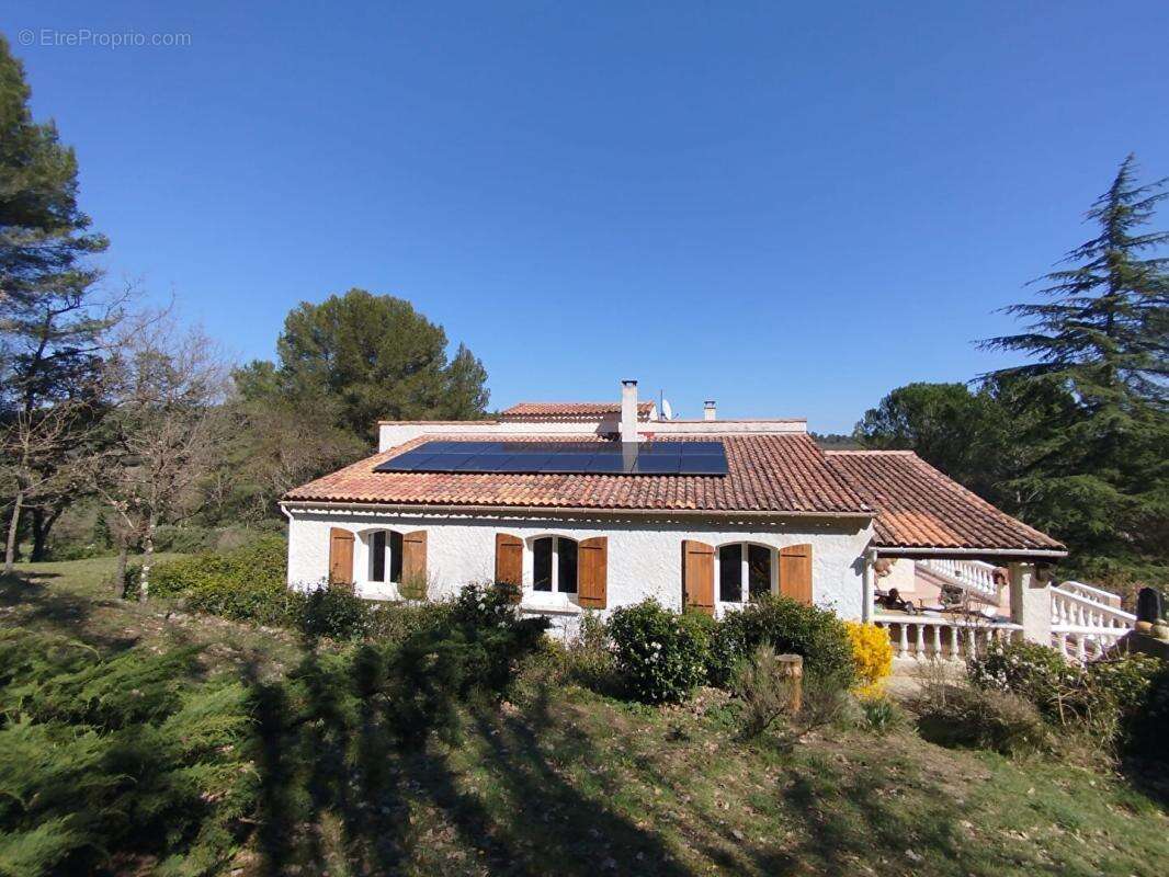 Maison Ponteves 188 m2 avec grande piscine et  grand sous sol de 145 m2 - photo 3