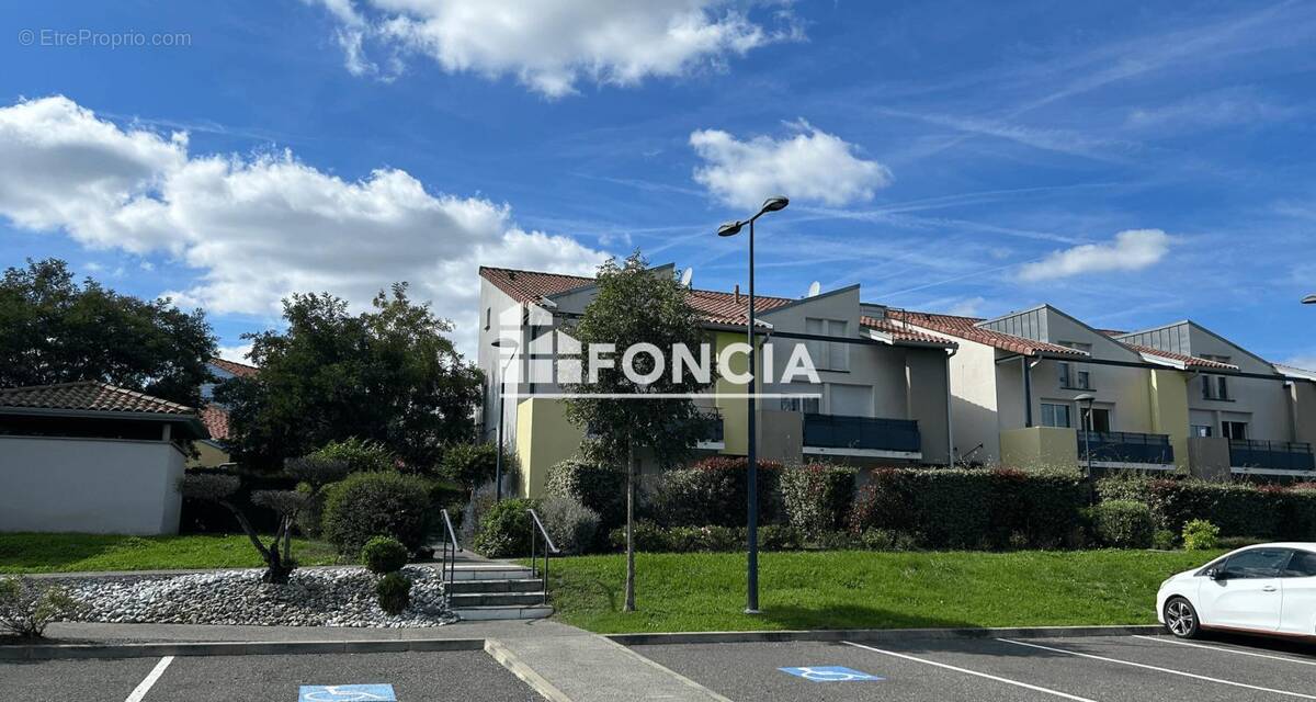 Appartement à PINS-JUSTARET