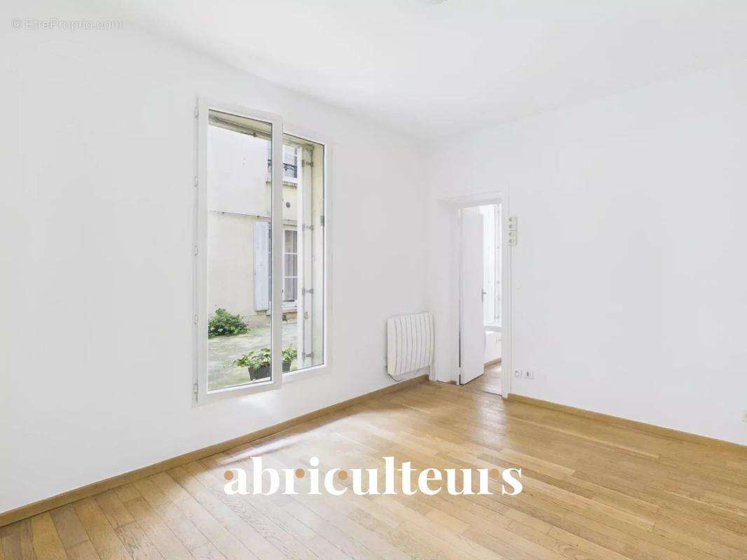 Appartement à PARIS-7E