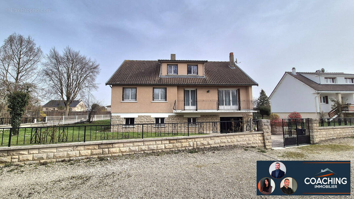 Maison à MONCETZ-LONGEVAS