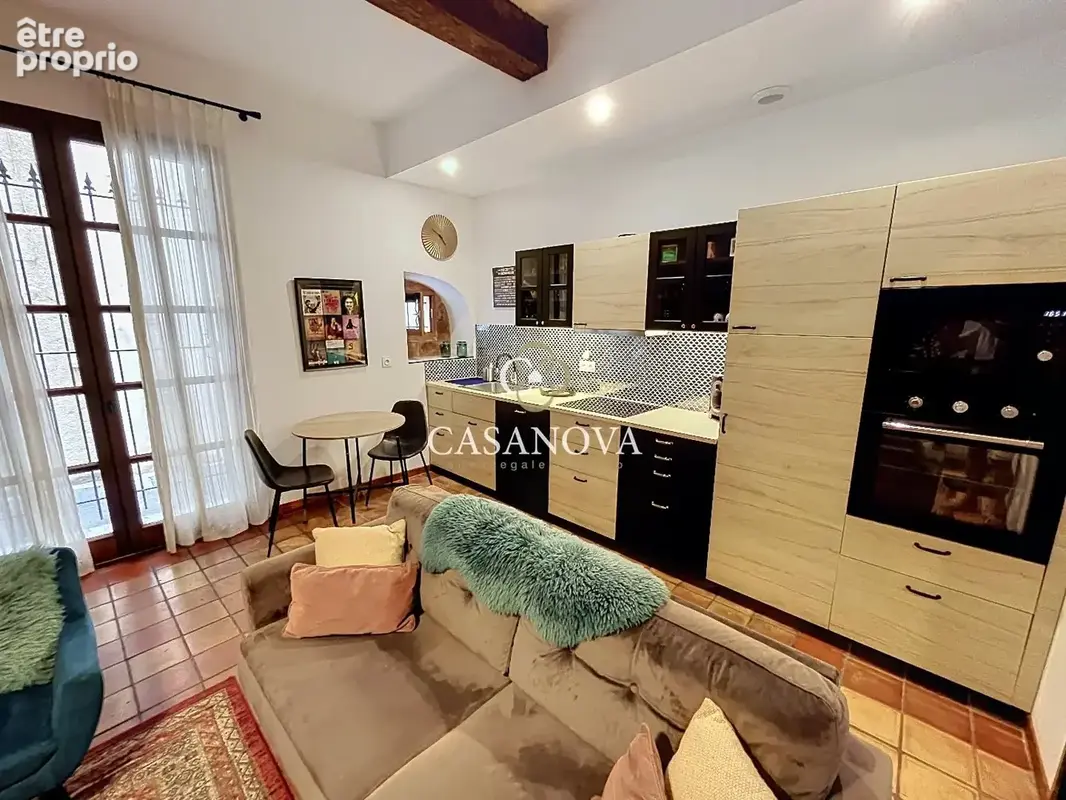 PEZENAS  Charme de l'ancien et rénovation de qualité au cur du centre historique - photo 4