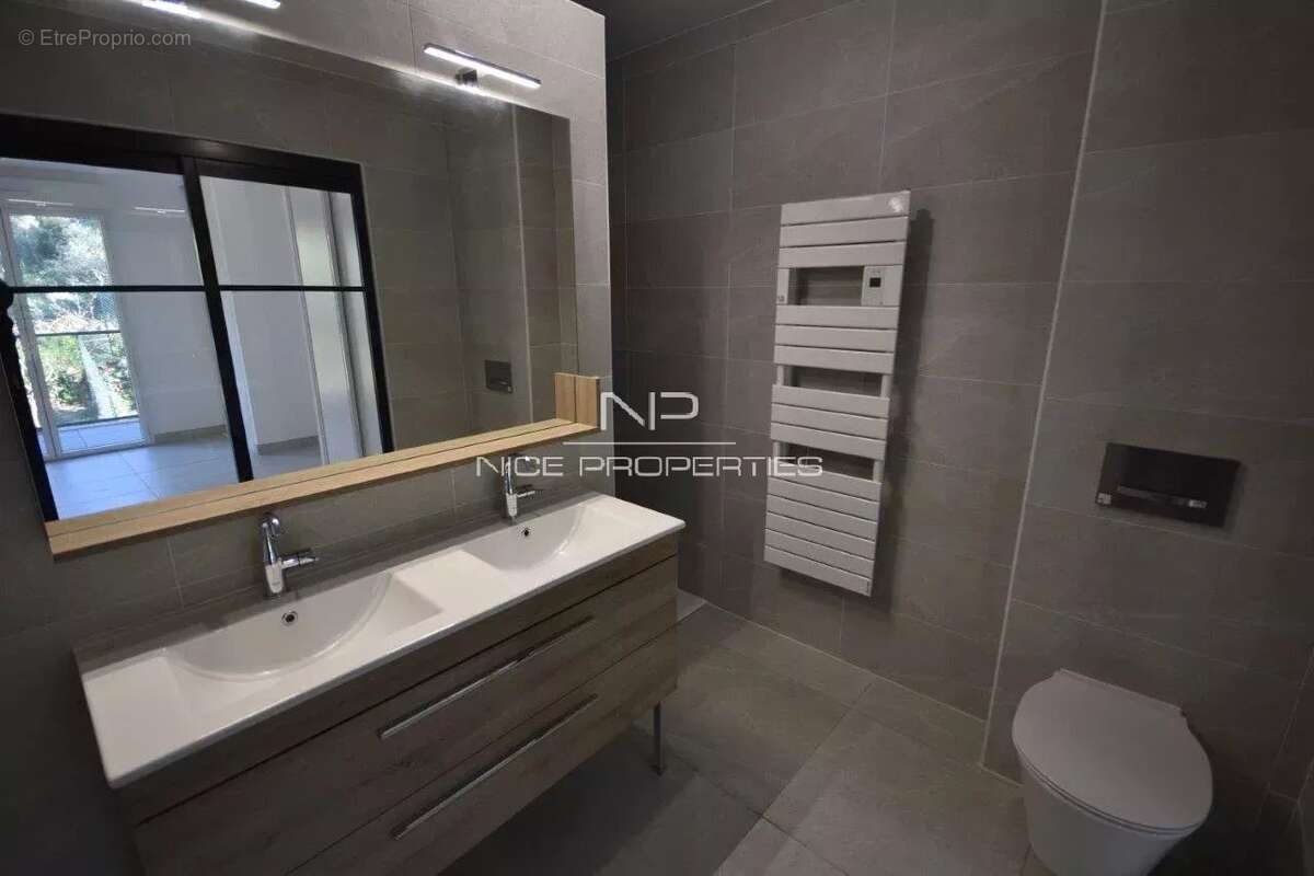 Appartement à MOUGINS