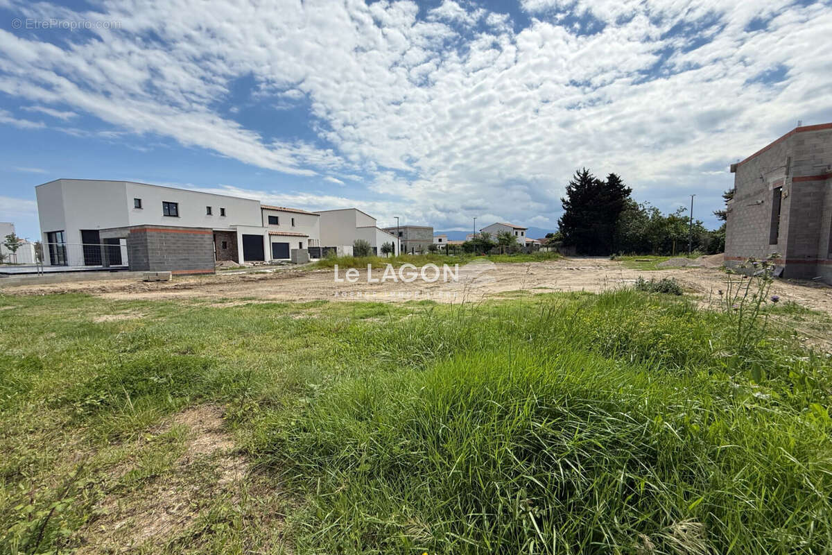 Terrain à SAINT-CYPRIEN