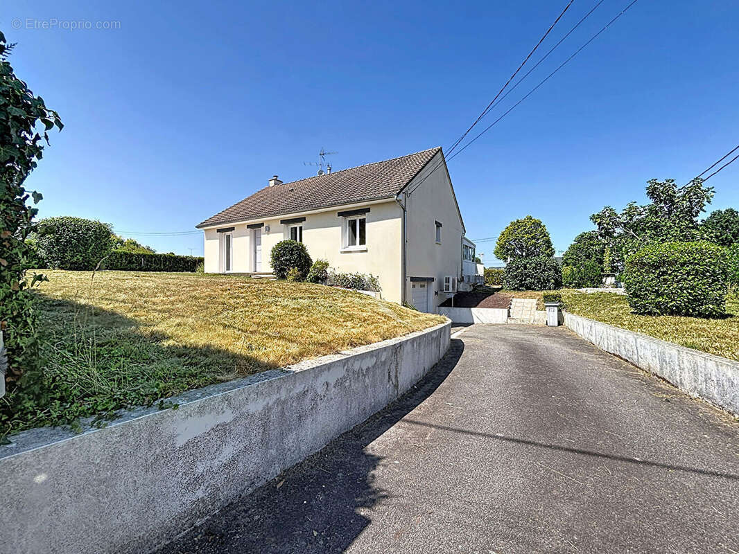 Maison 3 chambres avec vie de plain pied, garage, véranda, terrasse et jardin en impasse - photo 2