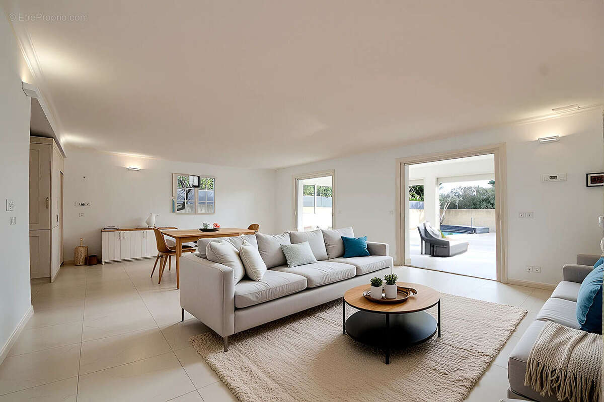 Maison à SAINT-LAURENT-D'AIGOUZE