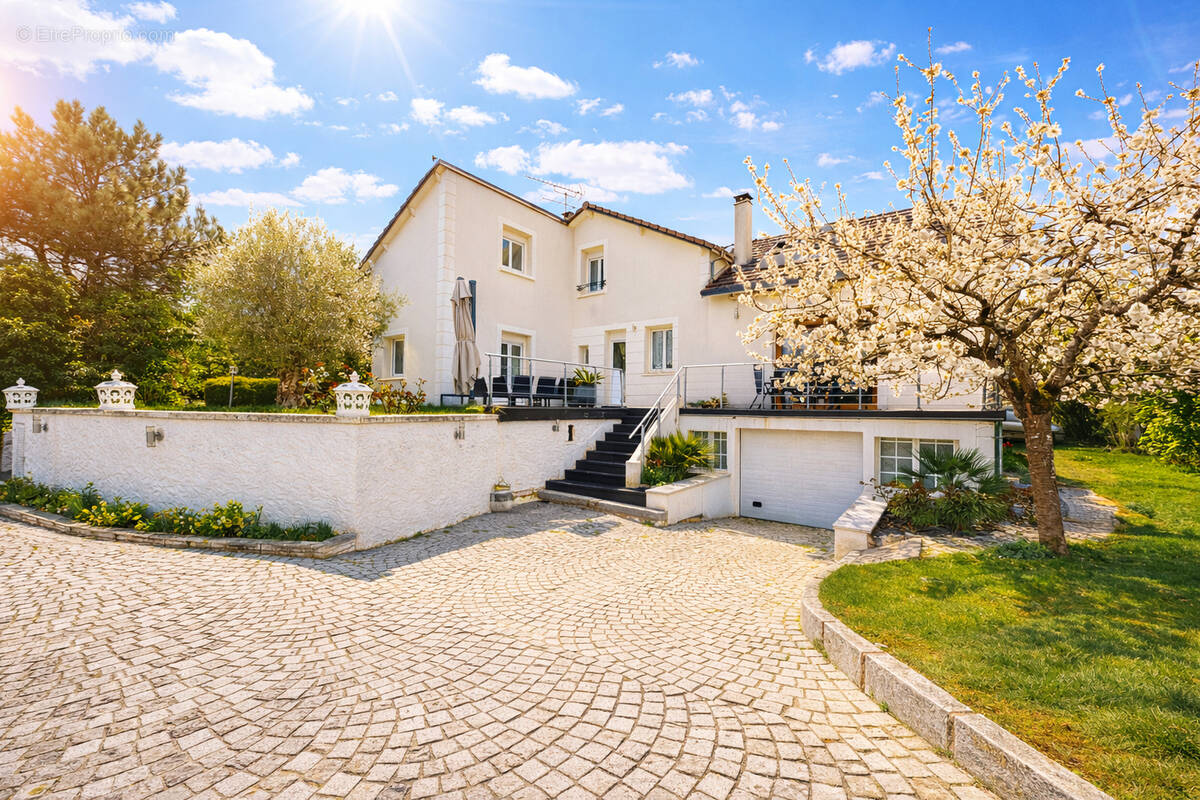 Maison à DAMMARIE-LES-LYS