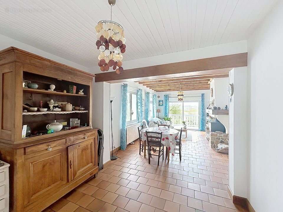 Maison à LA CHAPELLE-MONTLIGEON