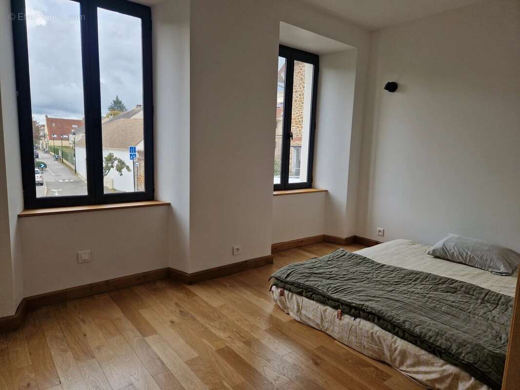 Maison à VOISINS-LE-BRETONNEUX