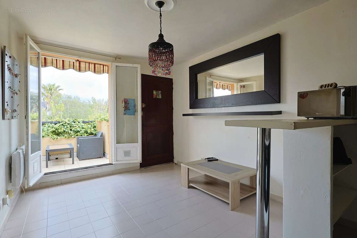 Appartement à VALLAURIS