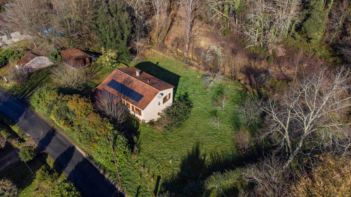 Maison à COUZE-ET-SAINT-FRONT
