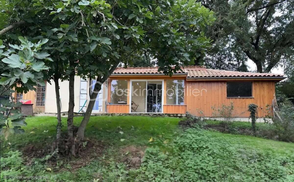 Petit hameau verdoyant : 3 maisons de charme dans un écrin de verdure et de tranquillité - photo 24