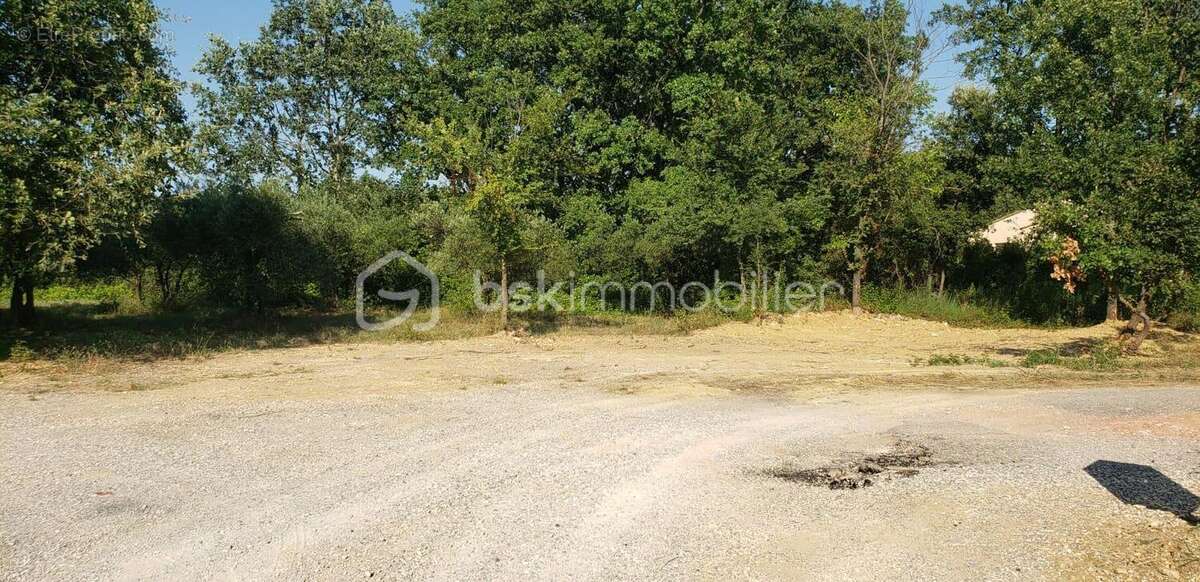 Terrain à VEZENOBRES