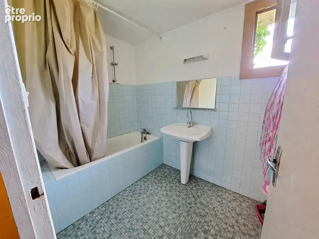 Maison 6 pièces 190 m² à vendre à Baignes-Sainte-Radegonde (16360) - photo 75