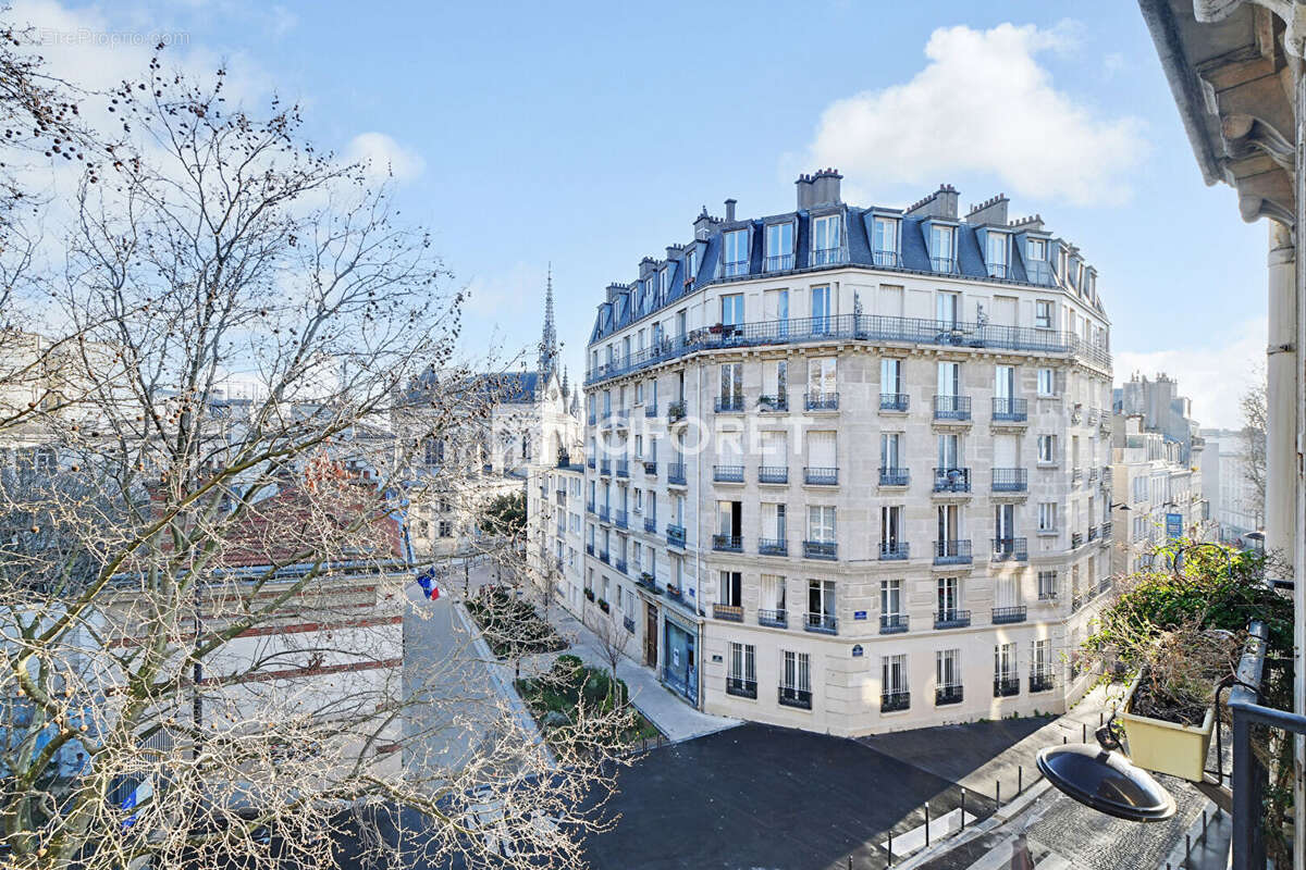 Appartement à PARIS-18E