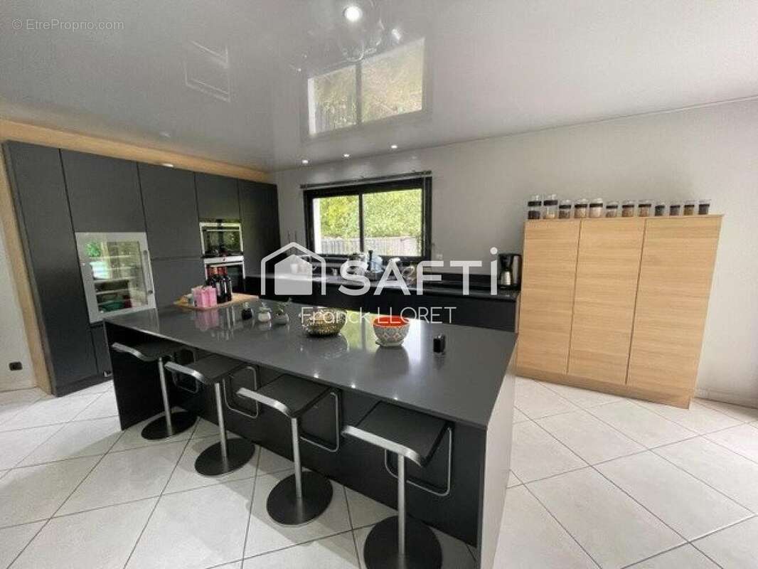 Photo 2 - Maison à VENDAYS-MONTALIVET