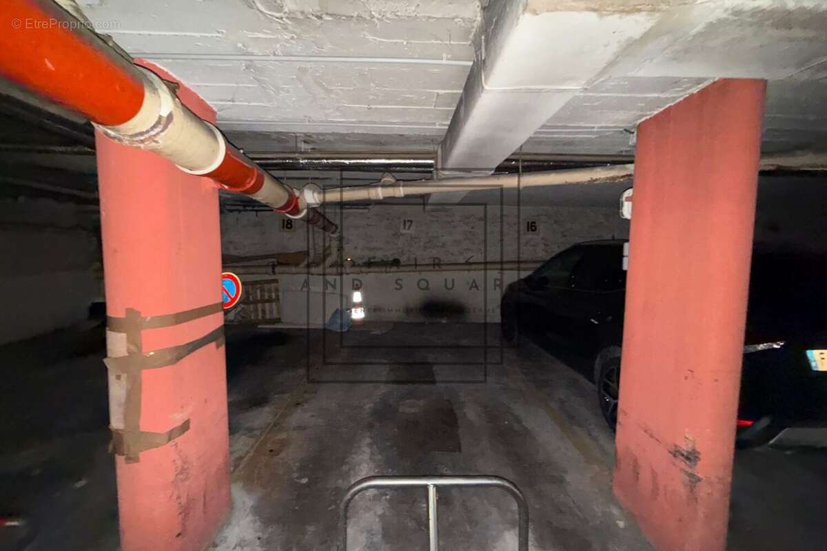 Parking à NEUILLY-SUR-SEINE