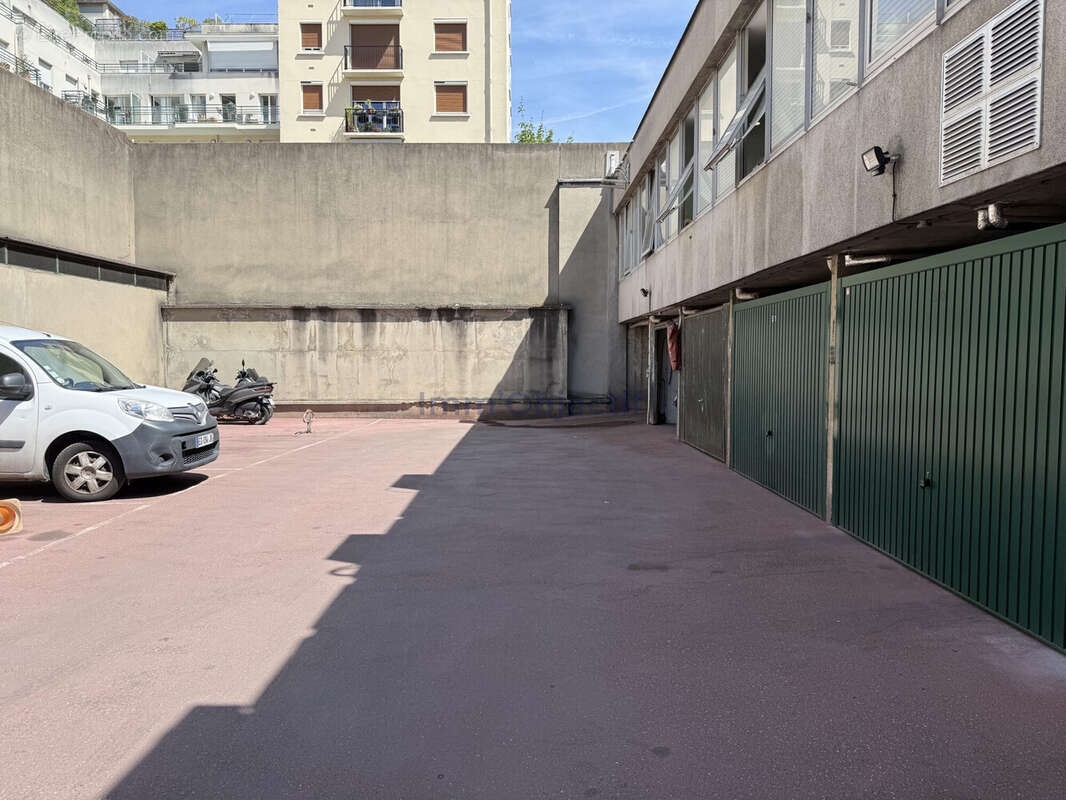 Parking à PARIS-12E