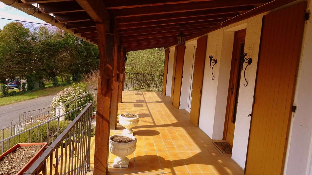 Maison à LEGUILLAC-DE-L'AUCHE